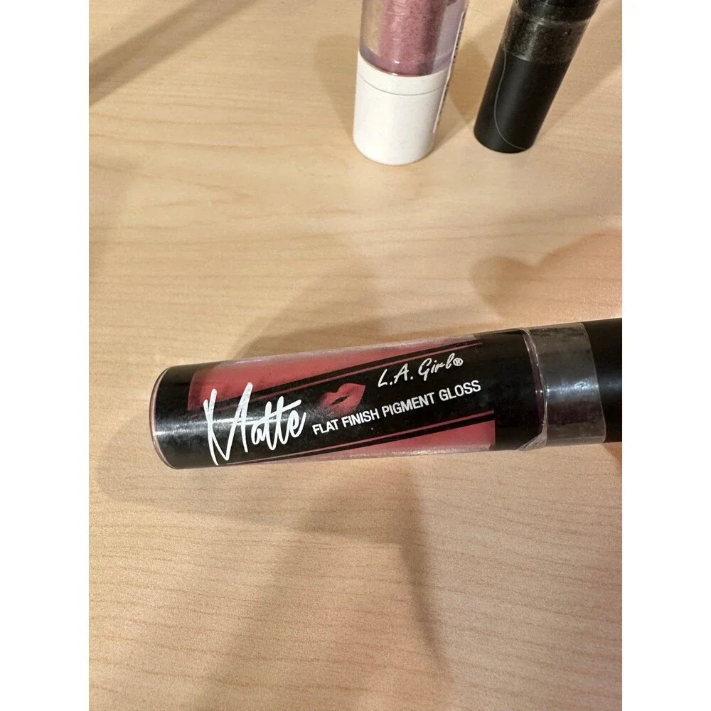 L A Girls flower powder